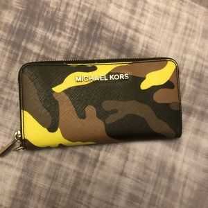 Michael Kors camo wallet